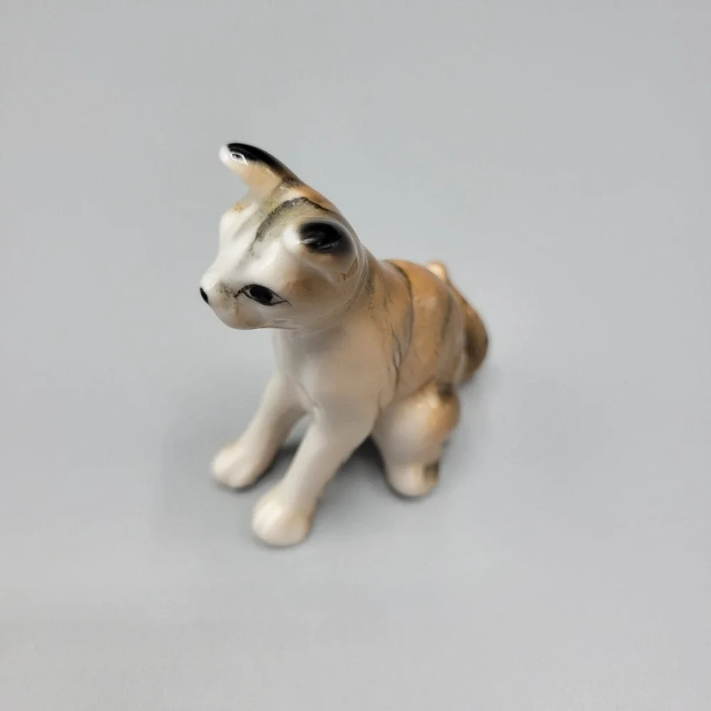 Vintage Ceramic Cat Kitten Figurine Home Shelf Decor 2.25